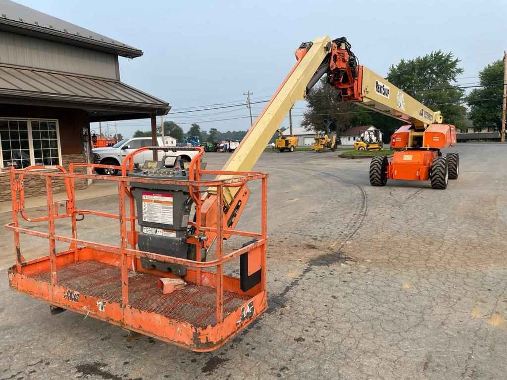 2011 JLG