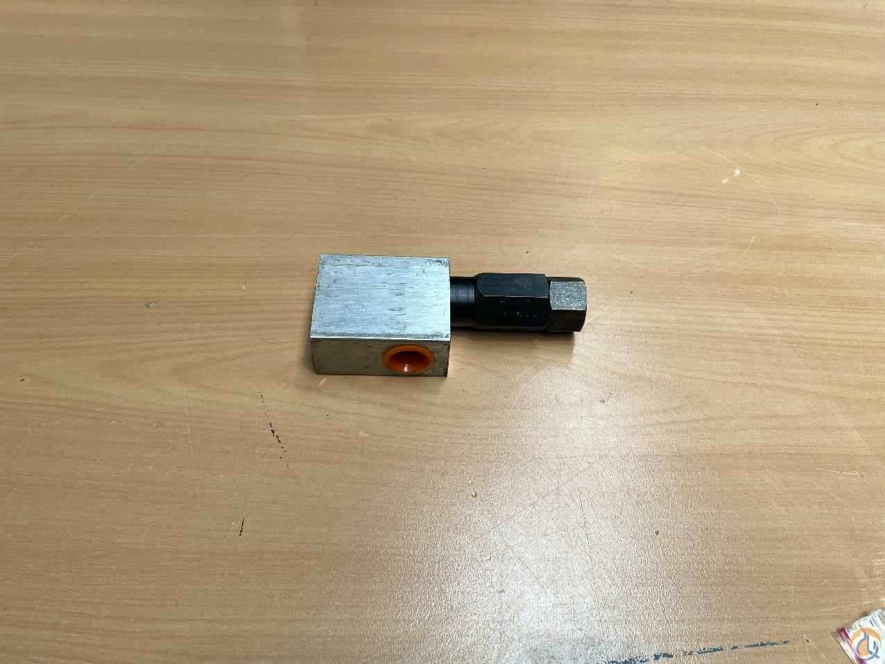 7926001462 - RELIEF VALVE