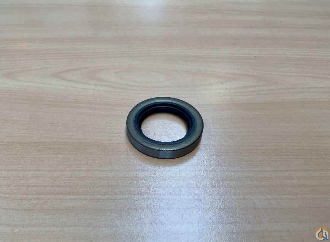 7794001614 - GREASE SEAL