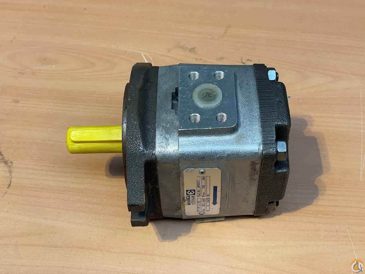 7722990009 - HYD PUMP SUSPENSIONS