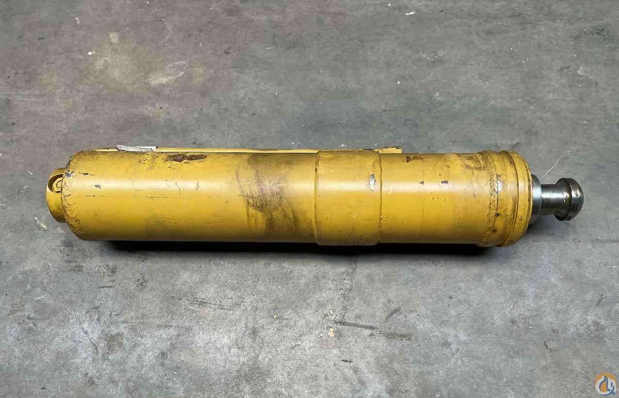 7372990261 - OUTRIGGER CYLINDER