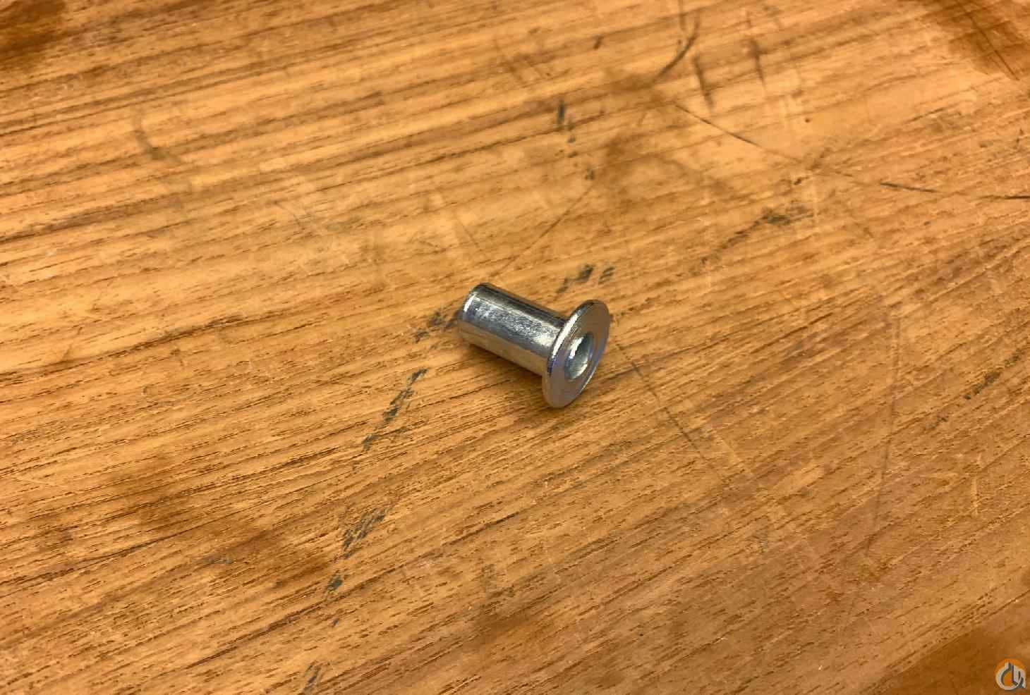 438047 - RIVET