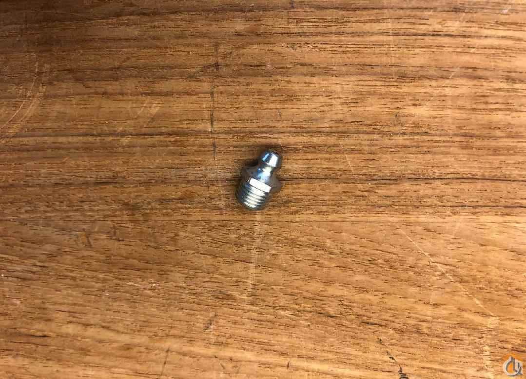 9372103521 - FITTING, GREASE