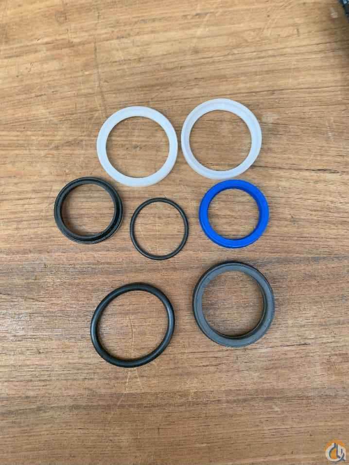 R8549690 - SET OF SEALS