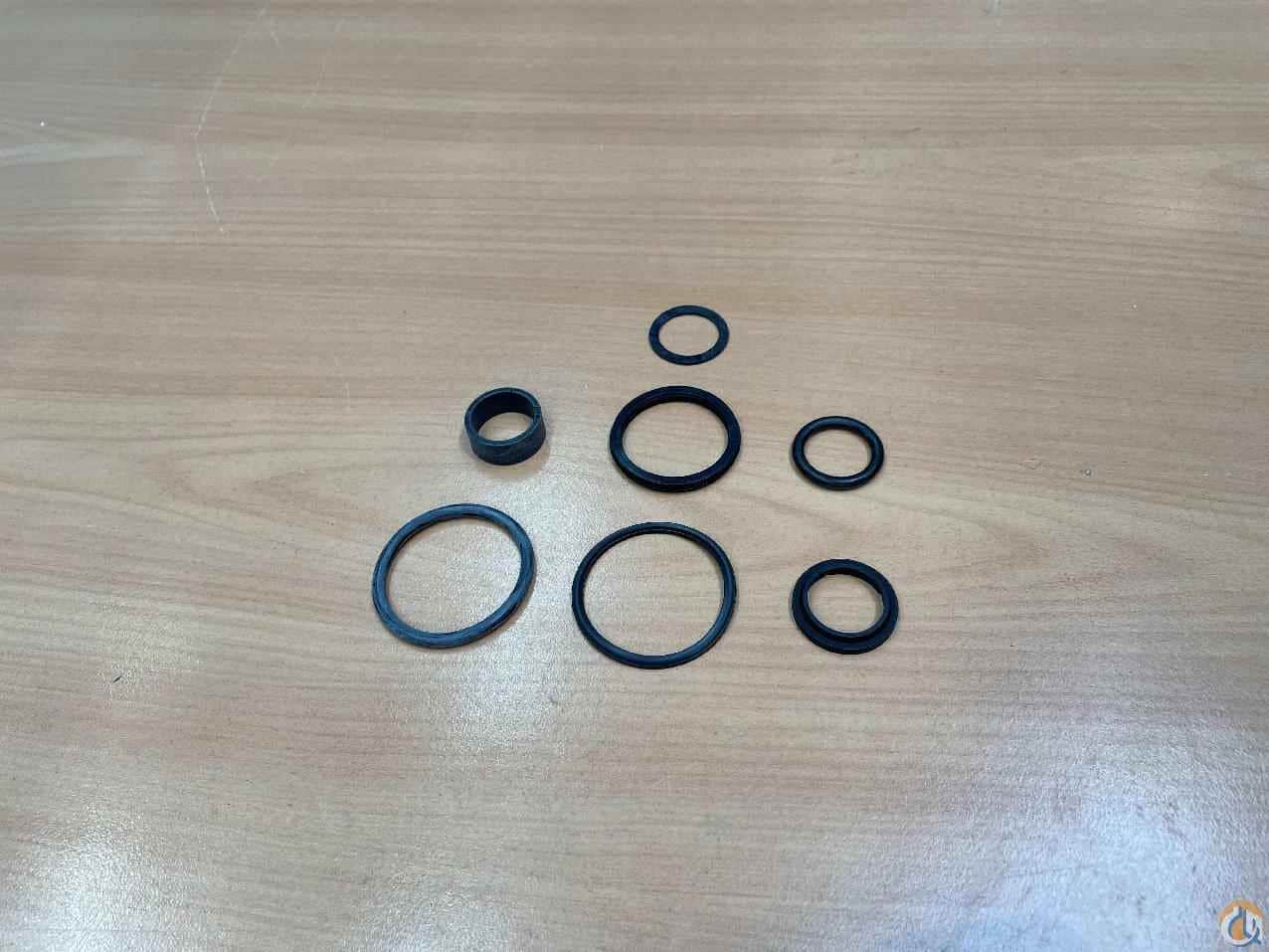 7373000121 - CYL SEAL KIT