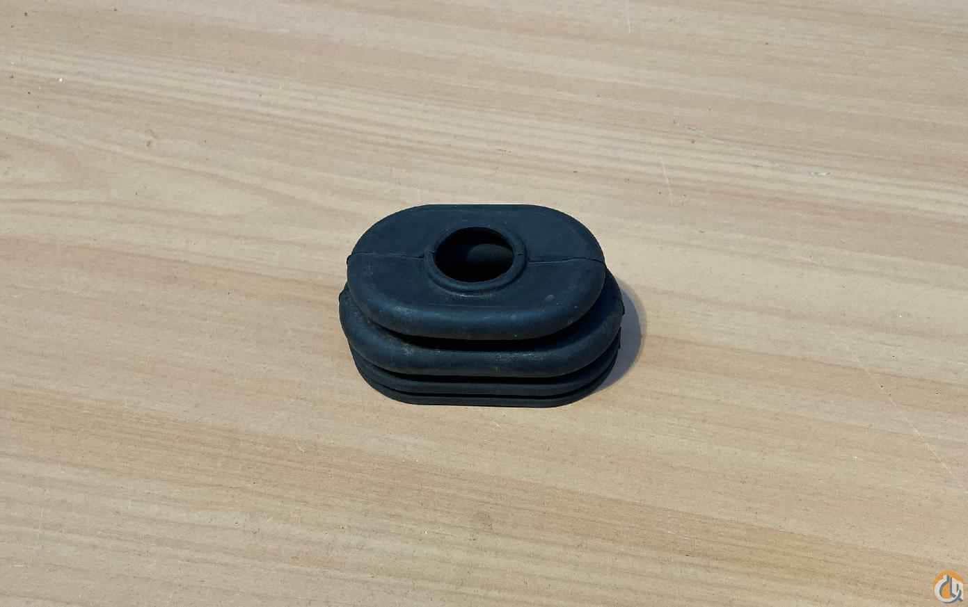 7172000015 - BOOT, RUBBER