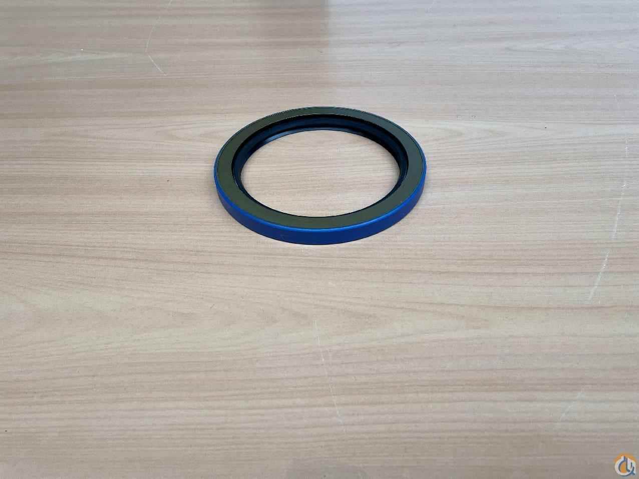 9049112895 - SEAL, OIL