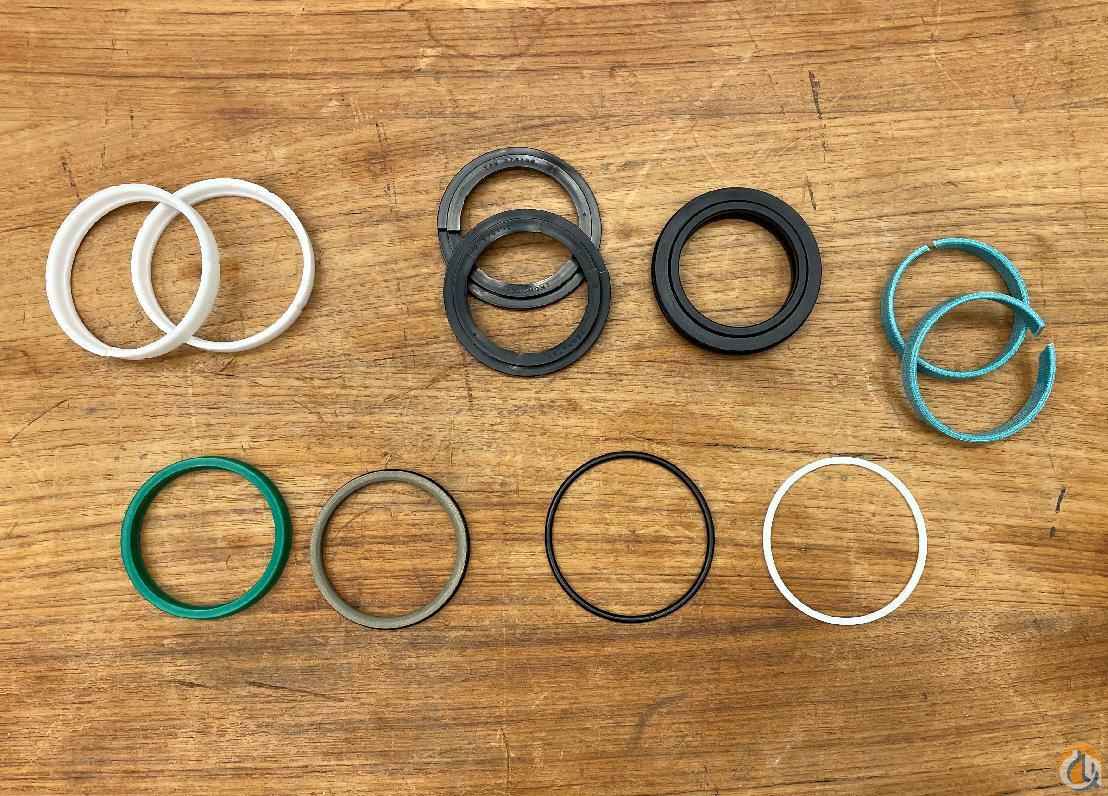 42075312 - SEAL KIT