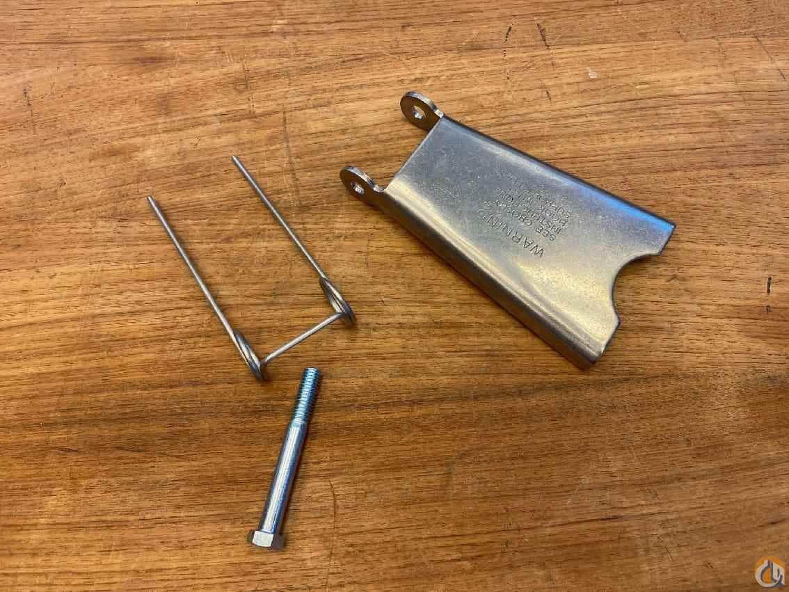 7576000007 - SAFETY LATCH ASY