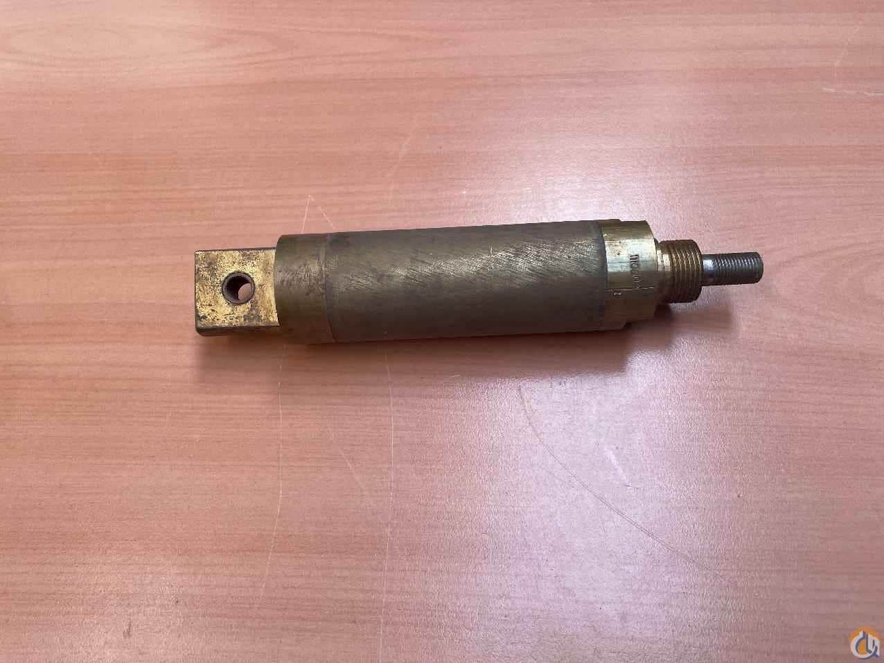 7372000721 - CYLINDER AIR 1 1/2