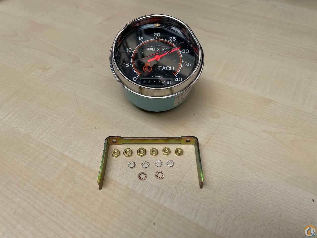 7486001341 - GAUGE, TACHOMETER/HOURMETER