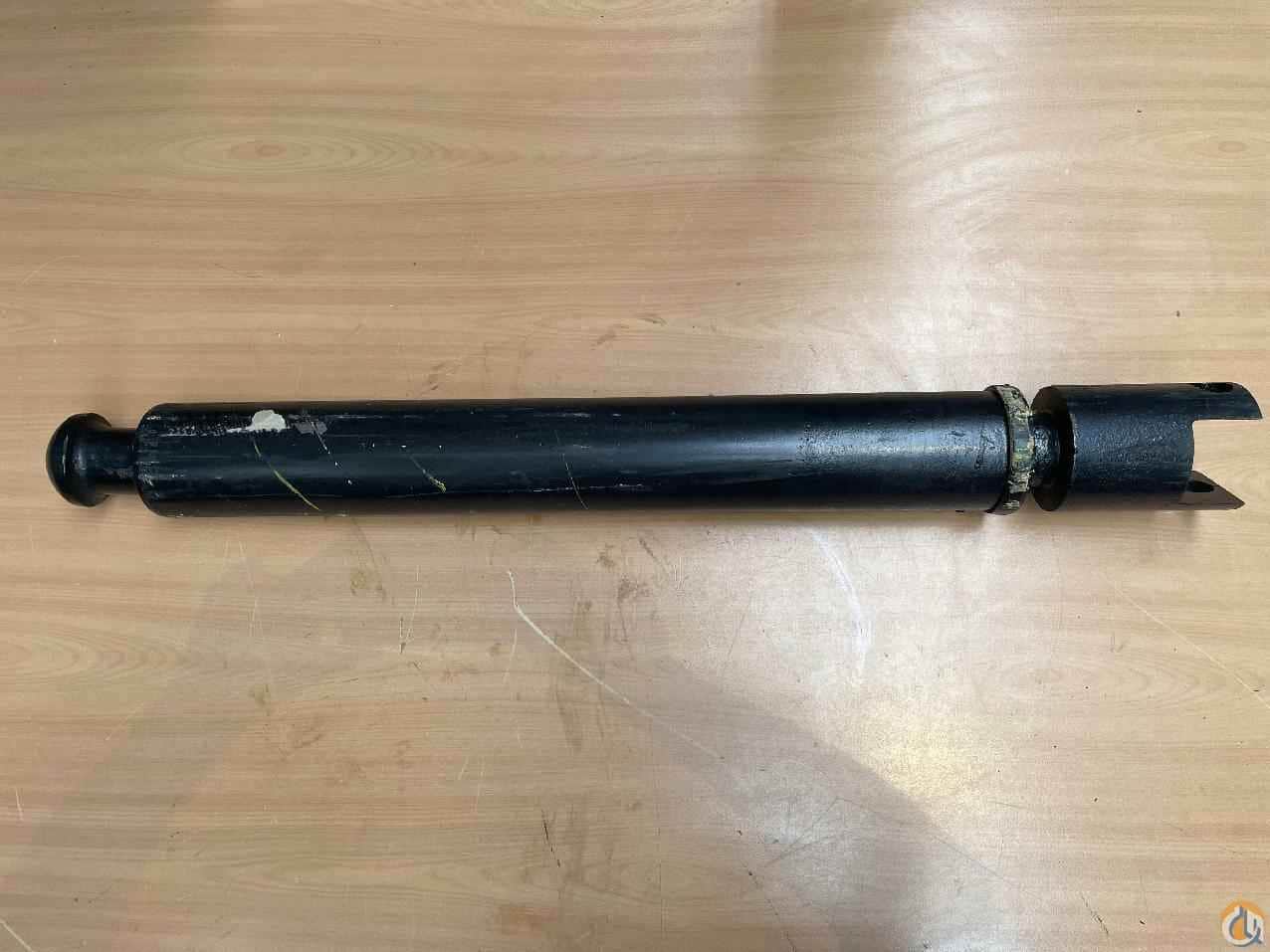 6372002887 - OUTRIGGER CYLINDER AT 400