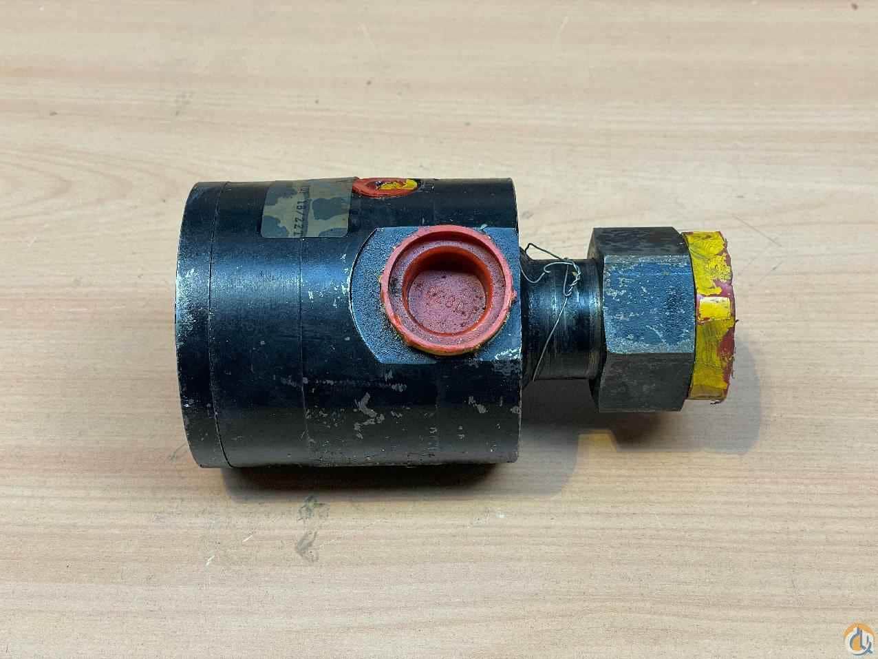 128065 - VALVE LOCK