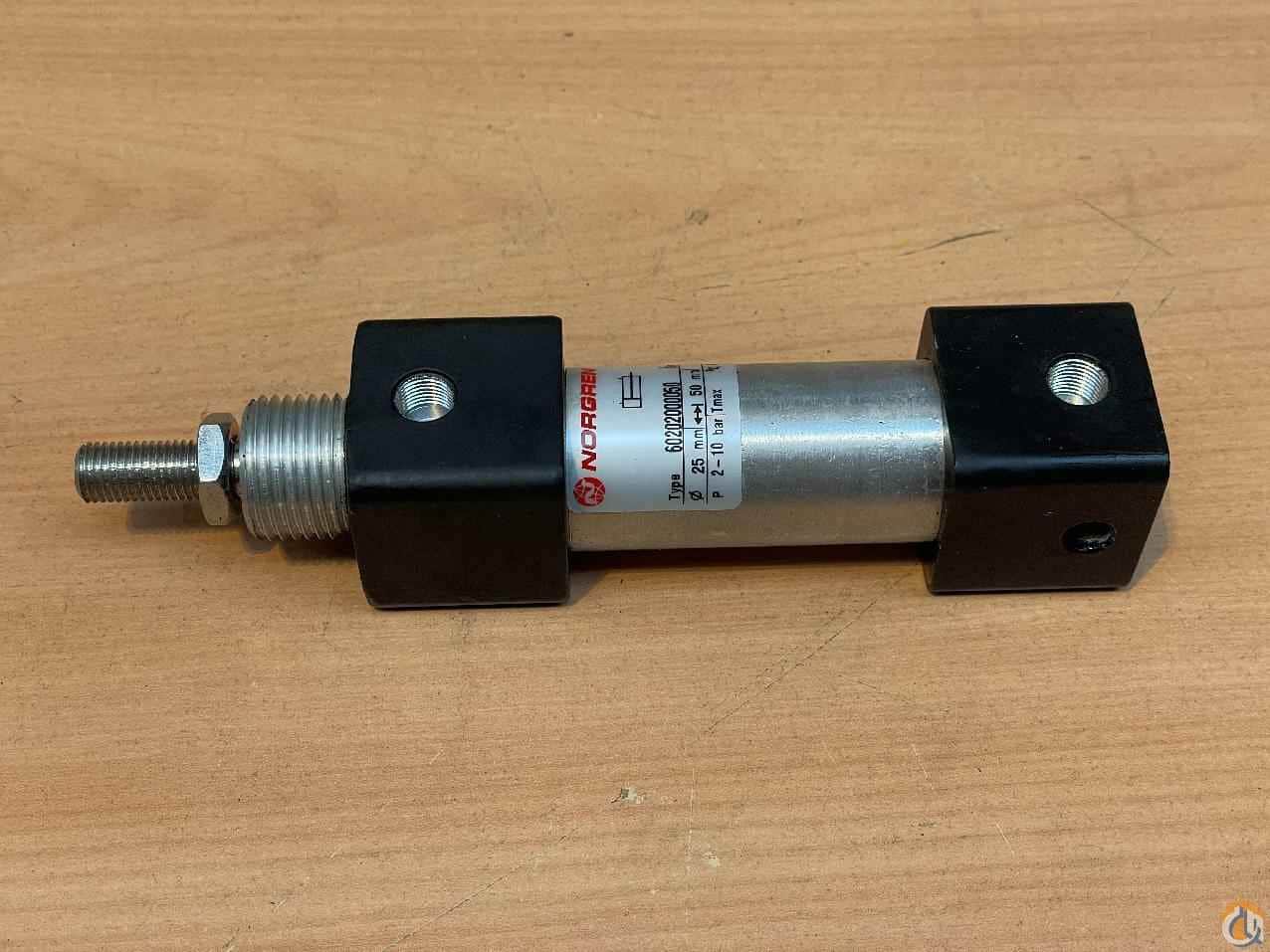 8364543 - CYLINDER AIR