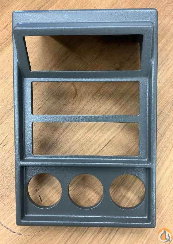 2305453 - FRONT PLATE, LEFT