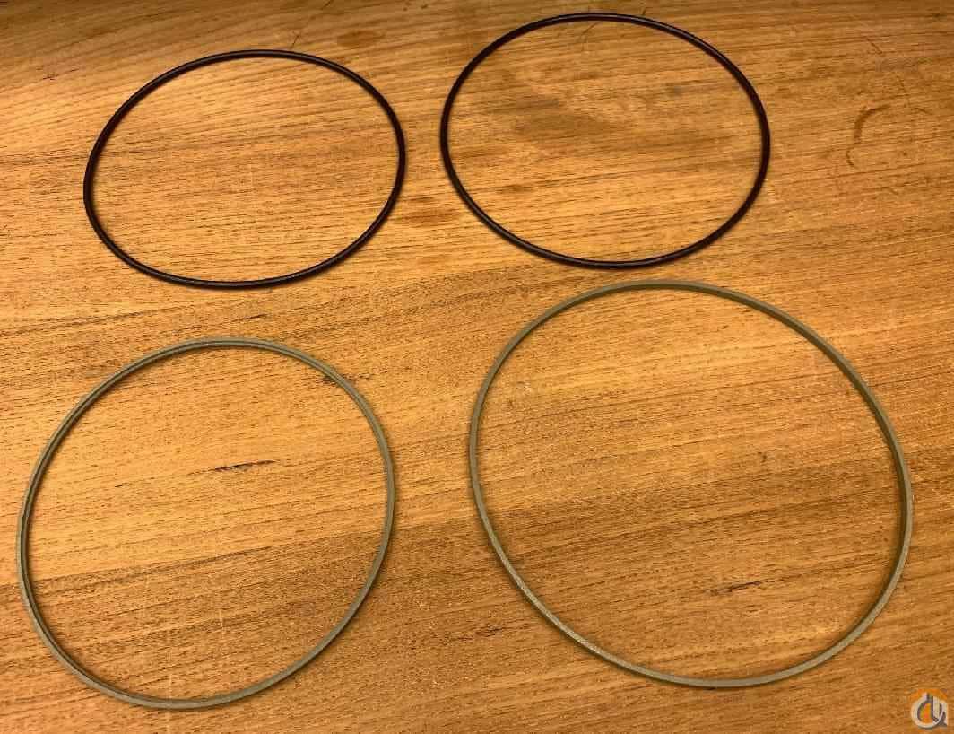 3328098 - SET OF SEALS (INNER AND OUTER