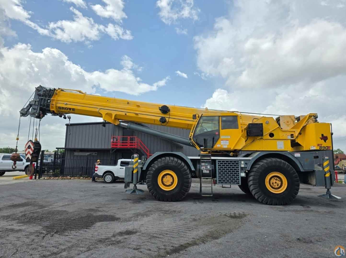2011 Grove RT890E