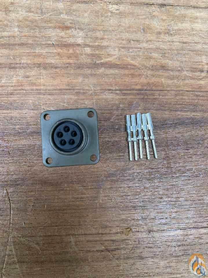 2210324 - PLUG BOX