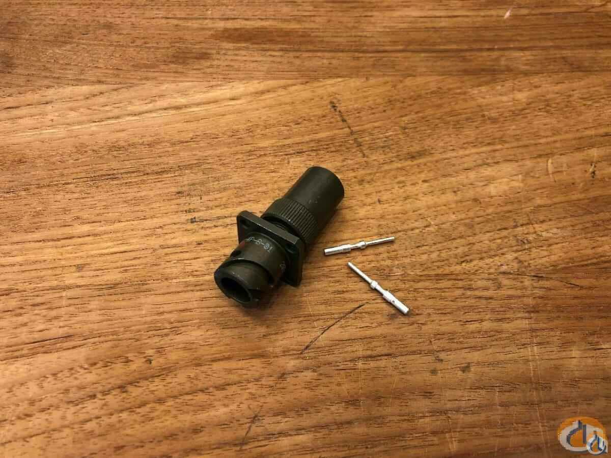 3046336 - PLUG BOX
