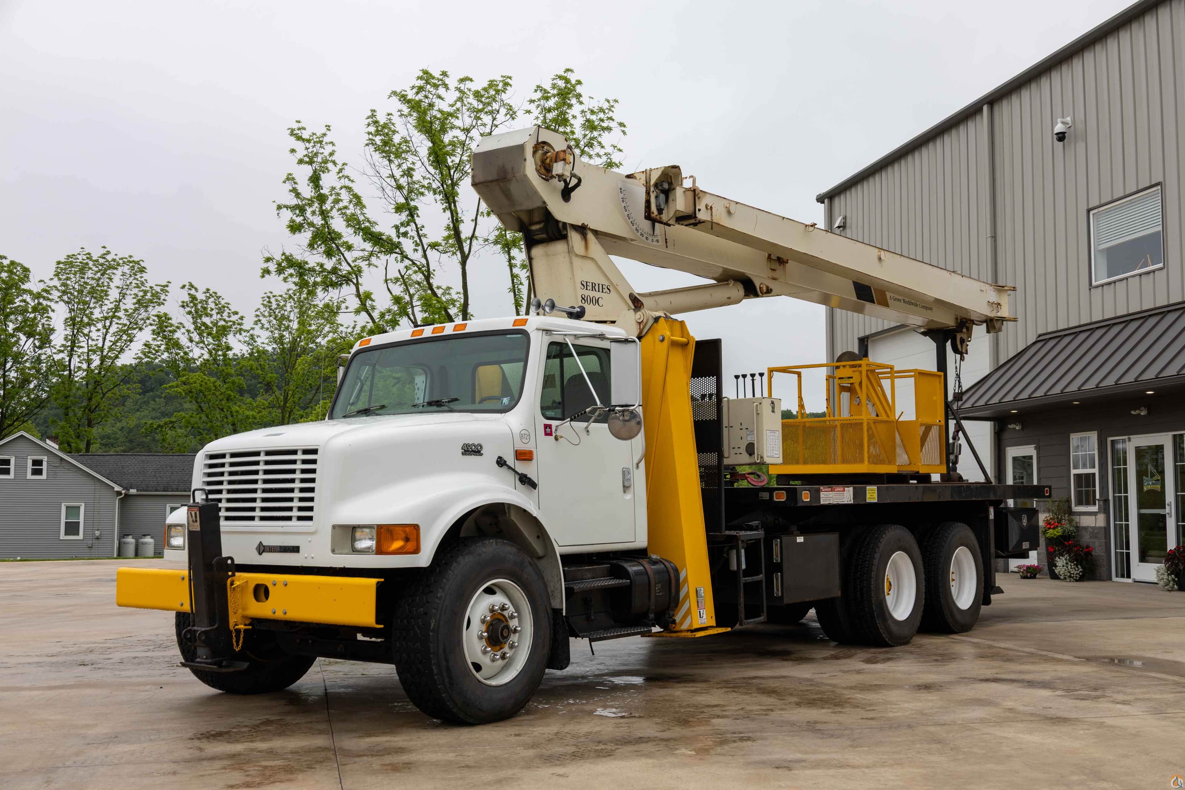 2001 National 800C