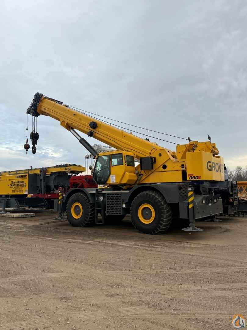 2011 Grove RT890E