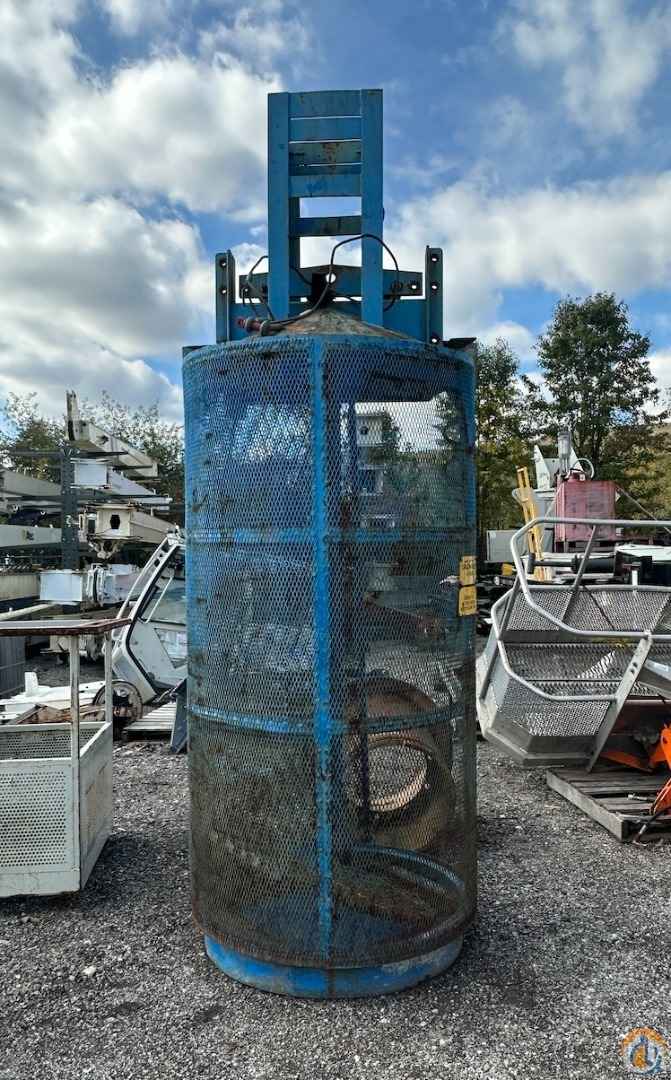 ENCLOSED ROUND CAGE