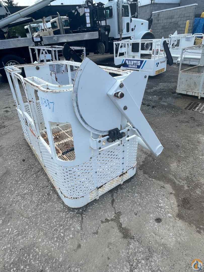 2-PERSON MAN BASKET