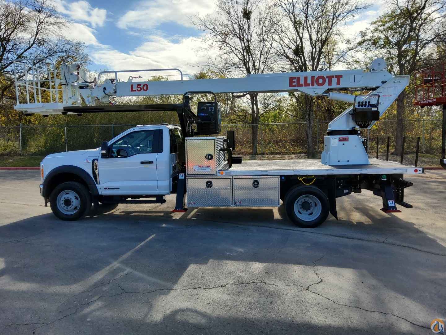 2024 Elliott L50