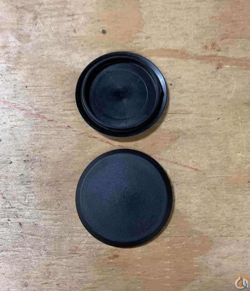 CLOSURE PLUG BUTTON