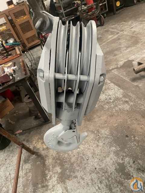 Johnson 40 Ton, Three Sheave, Accommodates 7/8