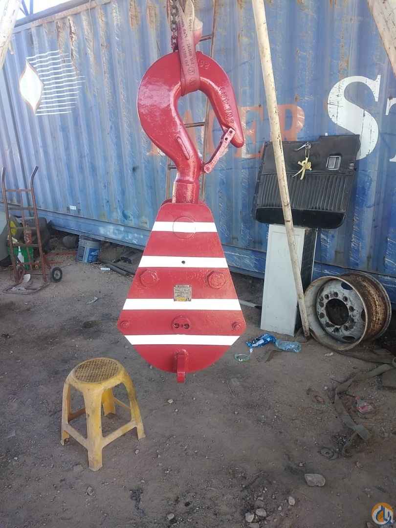 Johnson 35 Ton, Three Sheave, accommodates 5/8