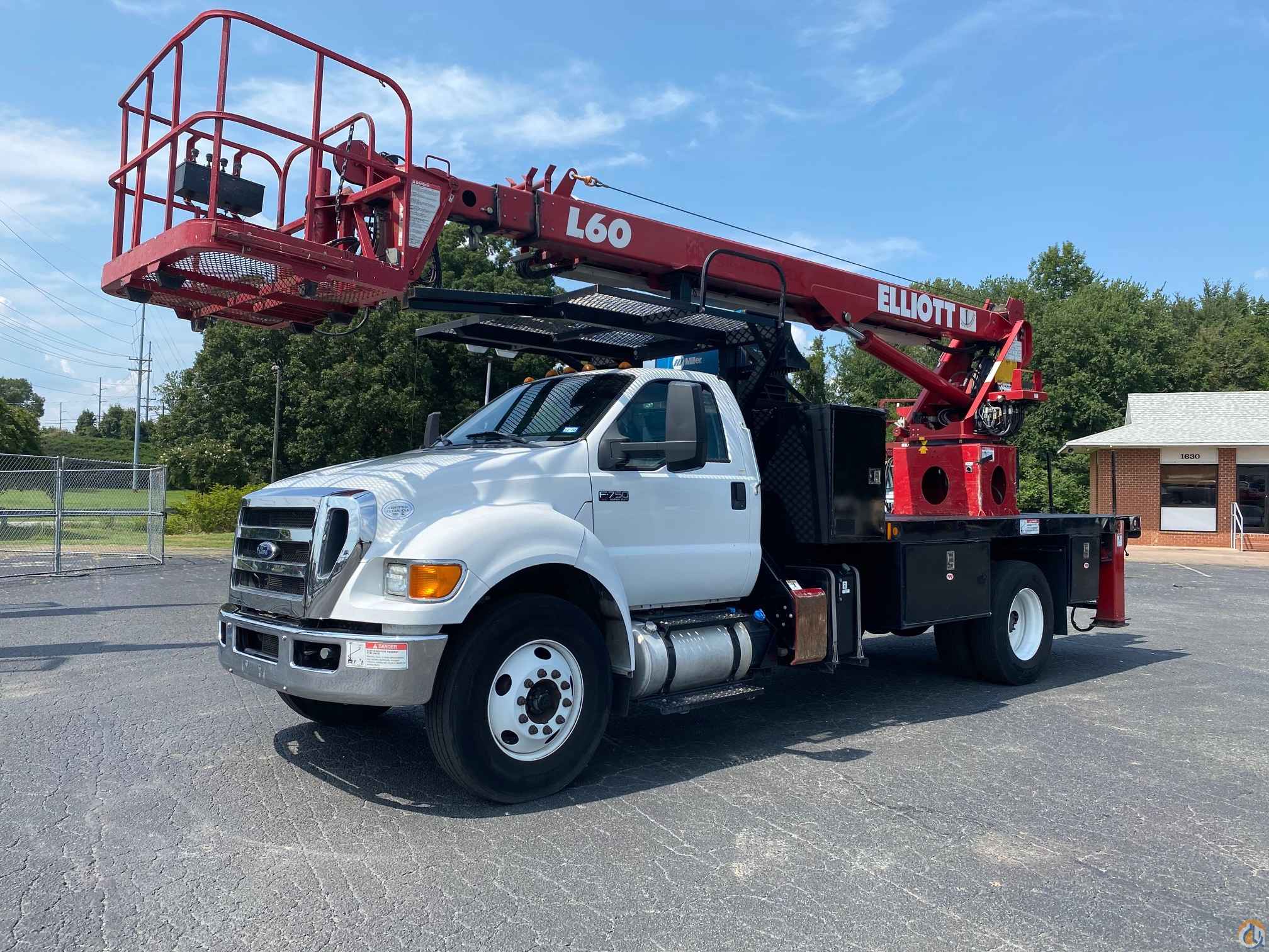 2015 Elliott L60R