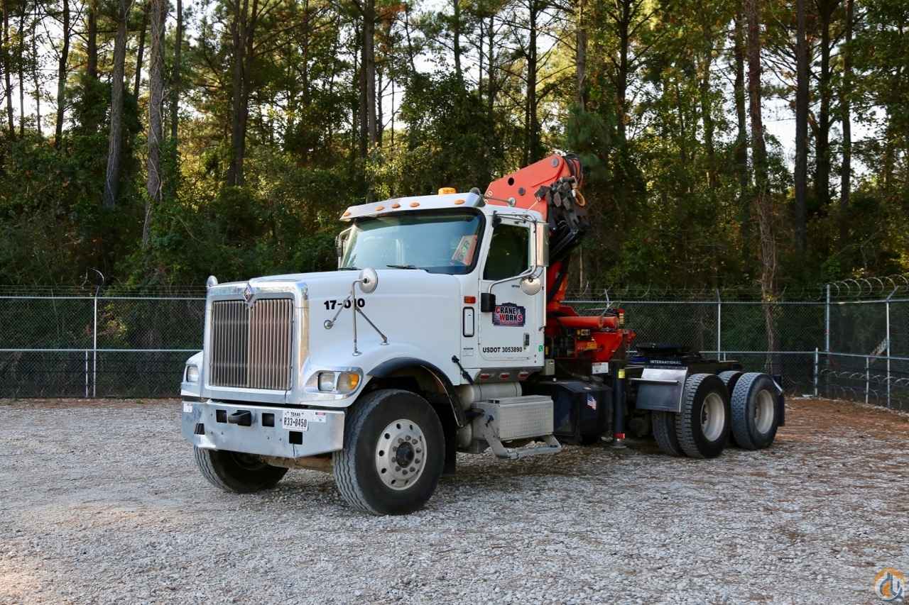 Palfinger PK 32080 tractor mount knuckle boom mounted to 2006 International 5900i