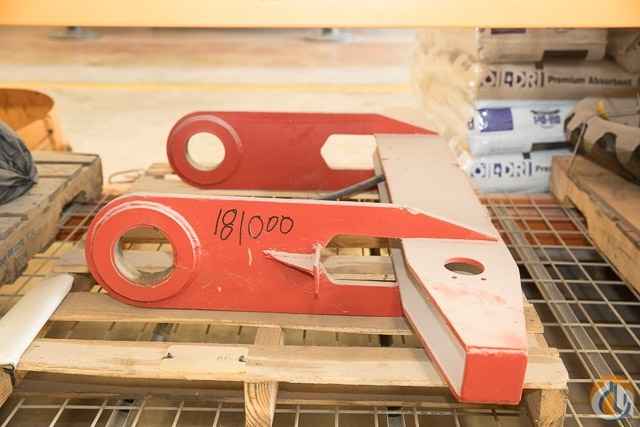 MANITOWOC 181000 BRACKET