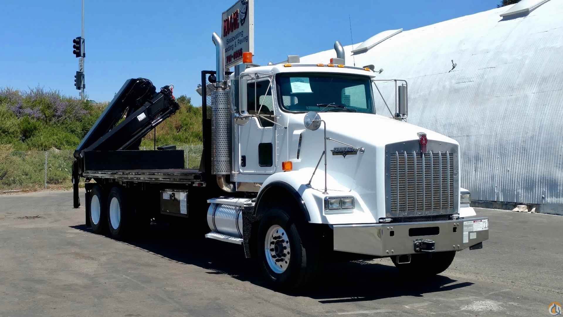 HIAB XS 288 EP-3 HiPro mounted to 2004 Kenworth T800 flatbed
