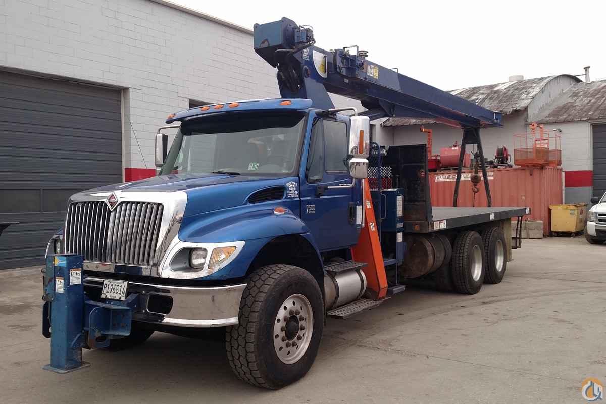 12 TON CRANE ON TANDEM AXLE TRUCK. JIB INCLUDED!