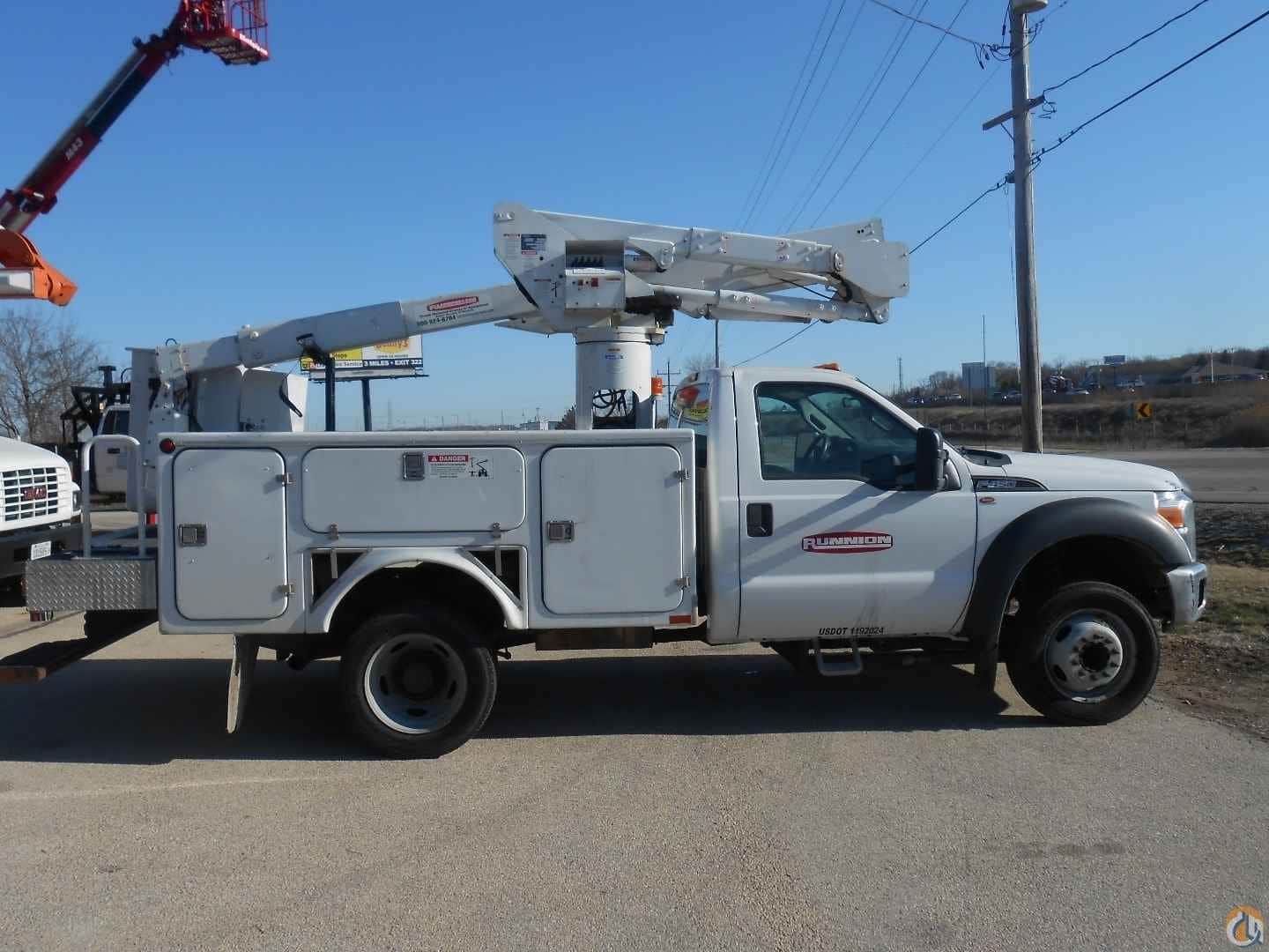 Versalift SST37 bucket truck on 2014 Ford F450