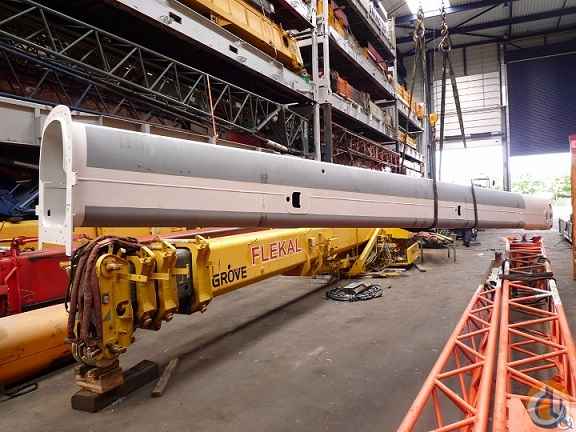Grove GMK 3055 boom sections