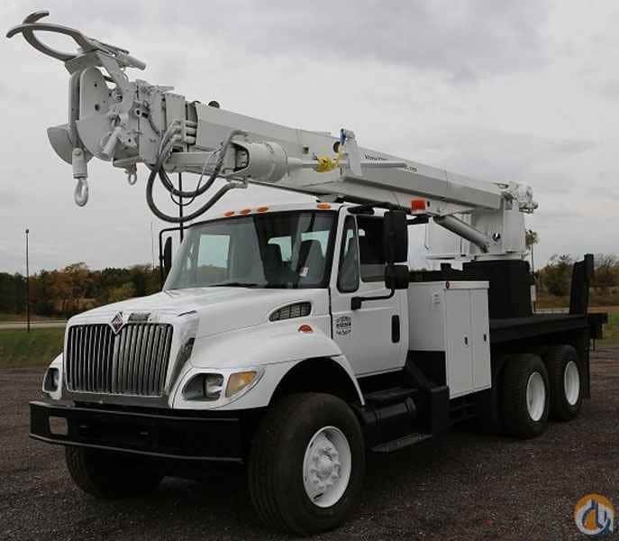 Altec 3060 Digger derrick, 2004 IHC Truck