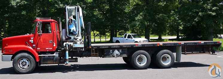 2000 VOLVO / CORMACH KNUCKLEBOOM CRANE TRUCK; 14 TON