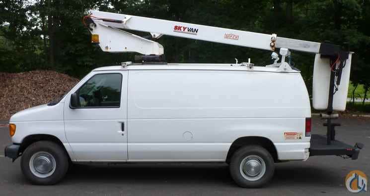 2006 FORD E350 VAN; 29