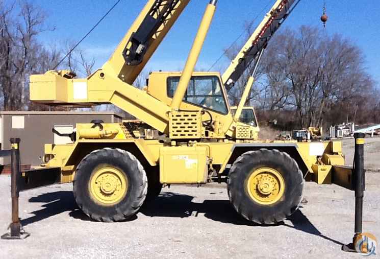 1989 Grove RT422