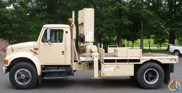1990 INTERNATIONAL 4900; NATIONAL KNUCKLEBOOM N95/39