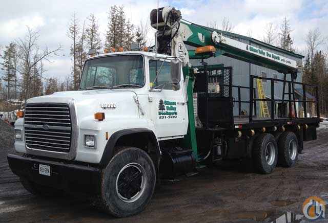 1989 Ford L8000 T/A with JLG 800BT and Jib