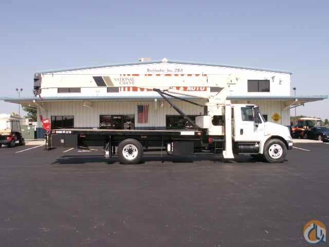 2006 International 4200 20' Knapheide Bed National 500E 16 ton crane