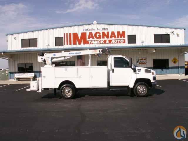 2004 Chevrolet C5500 Utility Bed 5005H Auto Crane