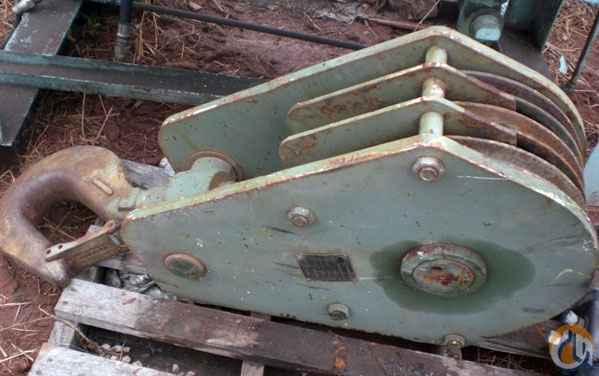 40 Ton - 3 sheave Grove Hook Block