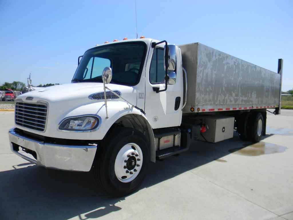 2018 2018 Freightliner M2 106 M2 106