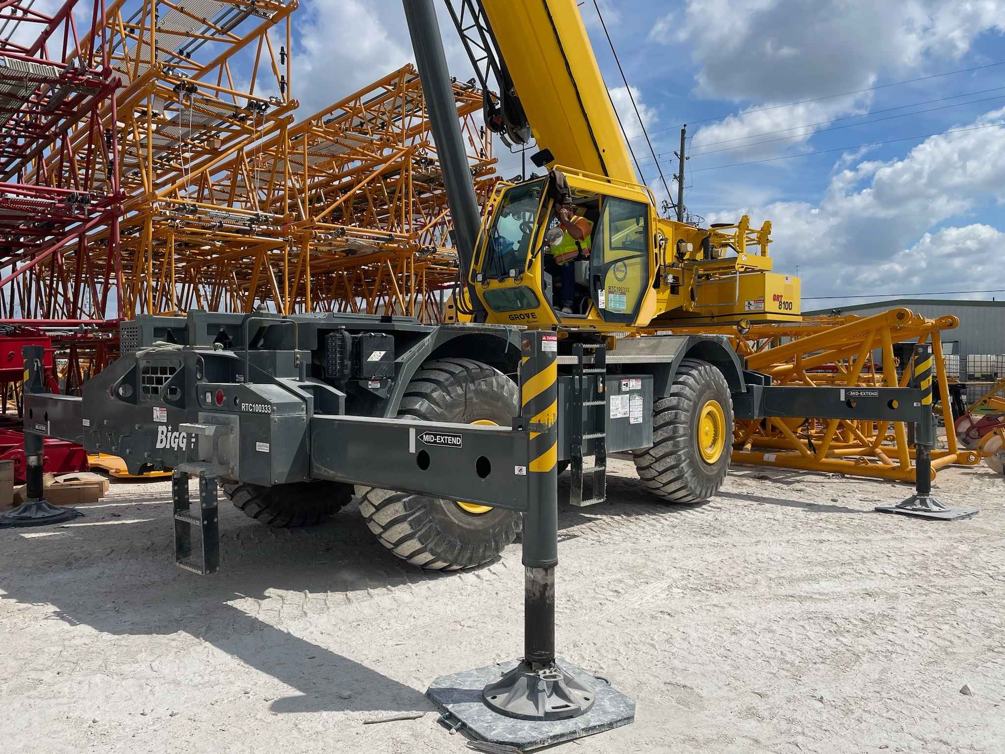 2019 Grove GRT8100