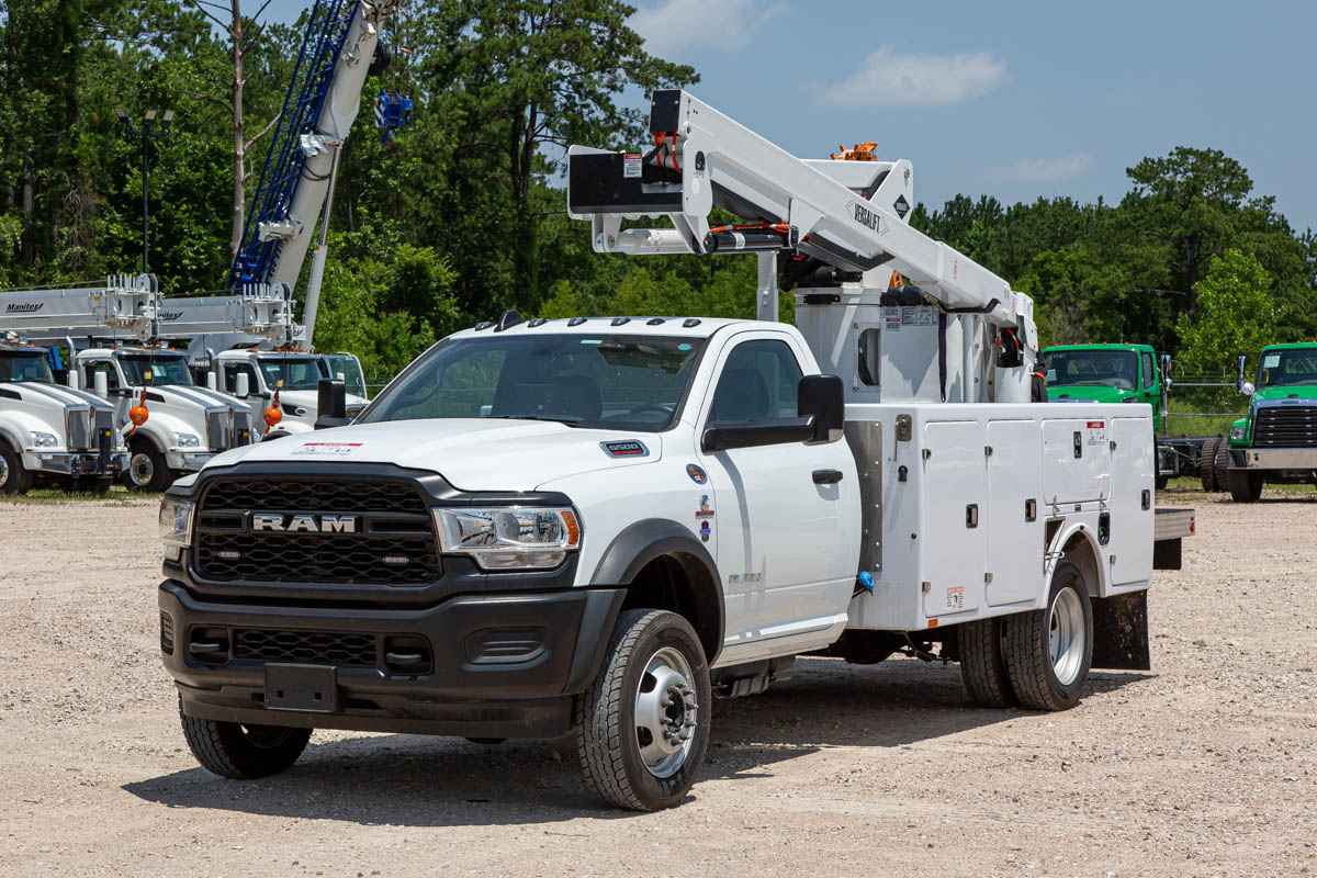 2022 Versalift SST-40-EIH
